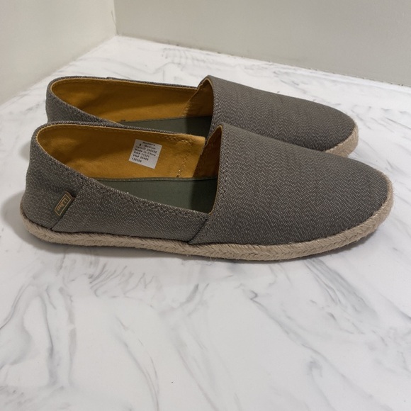 L.L. Bean Womens Olive Slip-On Shoes. Size 8. Excellent condition - Picture 4 of 4